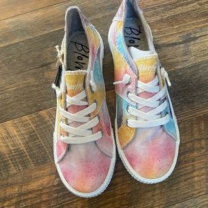 NIB Blowfish slip on shoes Rainbow tie dye 8 1/2.
